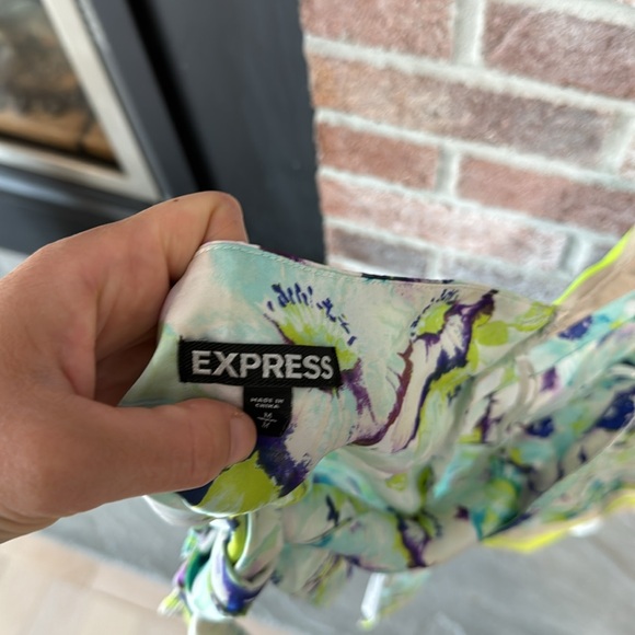 Medium express tie back gold chain halter silky top - Picture 4 of 5